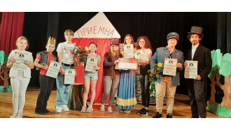 Детският театър зарадва с премиера ученици от началния курс