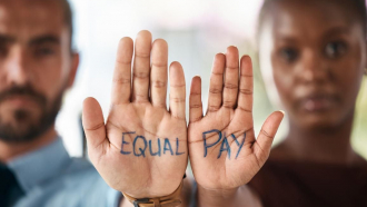 Край на поверителността: работниците ще имат право да сравняват заплатите и да съобщават за разлики в заплащането на жените и мъжете