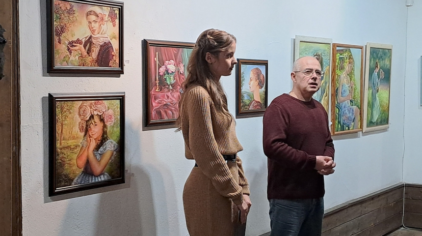 В Икономовата къща в Дряново бе открита първата самостоятелна изложба на Теодора Маринова