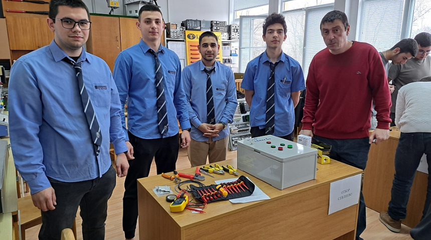 Ученици от професия „Електротехник“ се класираха на второ място в национално състезание 