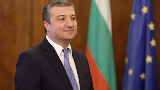 Драгомир Стойнев спечели мандат за БСП и го отстъпи на Валери Митов