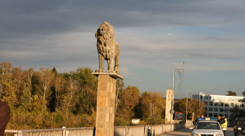 В АПИ бяха отворени офертите за проектиране на основен ремонт на моста над р. Росица в Севлиево