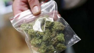 21 грама наркотик под седалка на лека кола, откриха полицаи