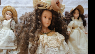 Порцеланови кукли от 19 век - на 25-ти в галерия "Видима&qu