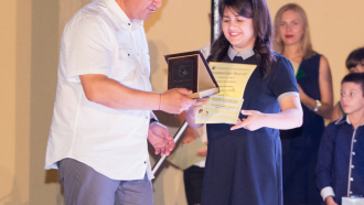 Яна Димитрова е носител на наградата на кмета на Павликени