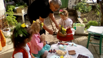 Деца от М.Вършец и Градище дариха връстниците си от Дома