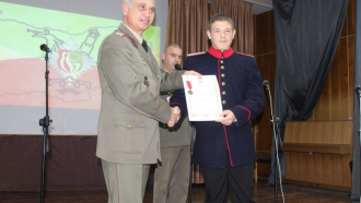 Министърът на отбраната отличи Румен Гатев с юбилеен медал