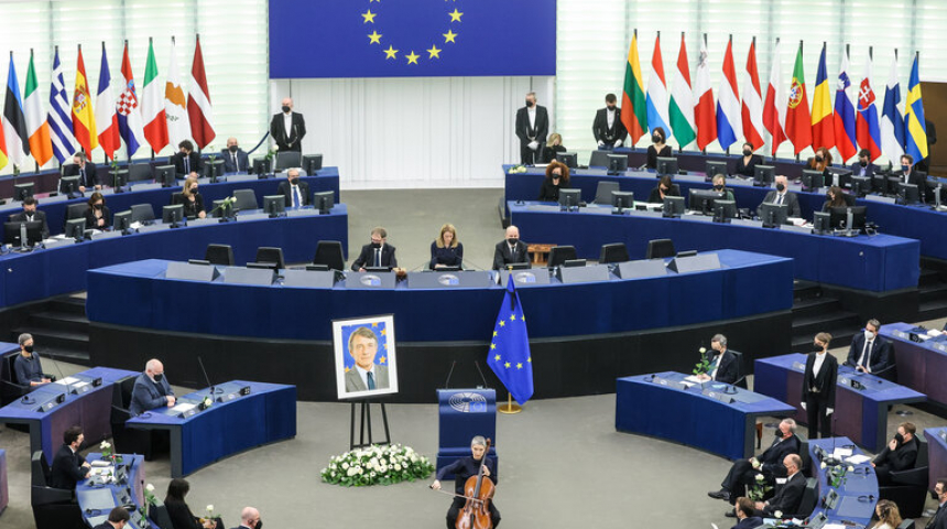 Евродепутатите почетоха паметта на Давид Сасоли