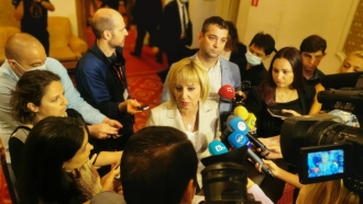 Манолова: Отговорността изисква да спрем с политическия инат