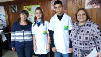 Стефани Гогова и Мартин Петров получиха отлична оценка за проект, свързан с компостирането