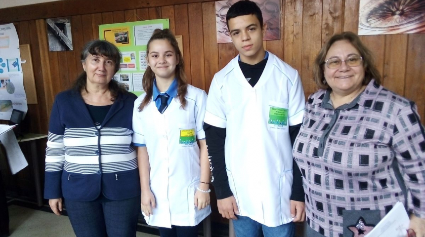 Стефани Гогова и Мартин Петров получиха отлична оценка за проект, свързан с компостирането