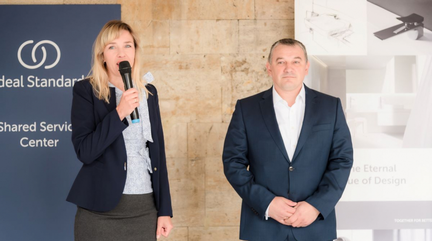 С центъра за споделени услуги и заводите \"Идеал Стандарт-Видима\" се ...