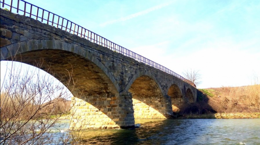 МРРБ не разполага с информация за рушащ се каменен мост на изхода на с. Горна Росица