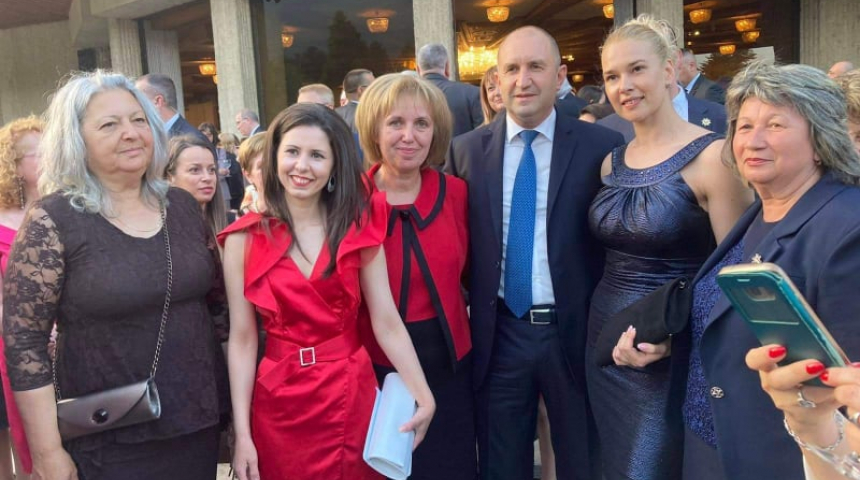 Учители и дейци на културата от Севлиево бяха сред гостите на президента Румен Радев по повод 24 май