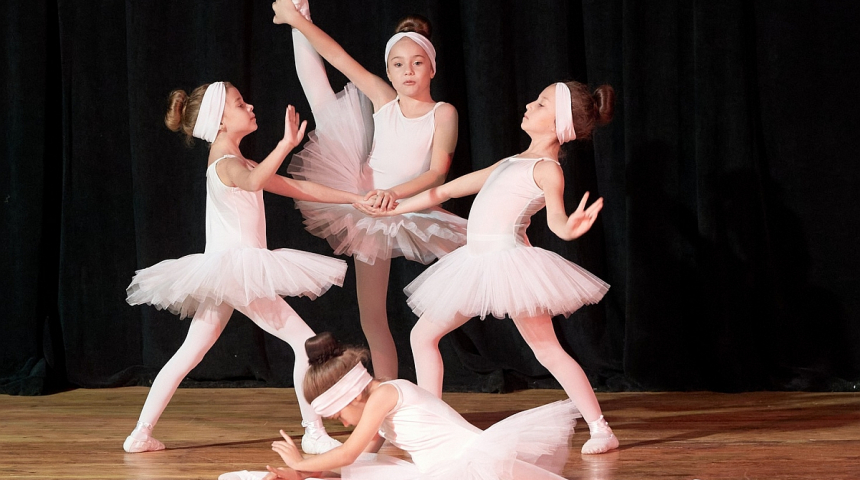 Изящното балетно изкуство презентираха на читалищната сцена 