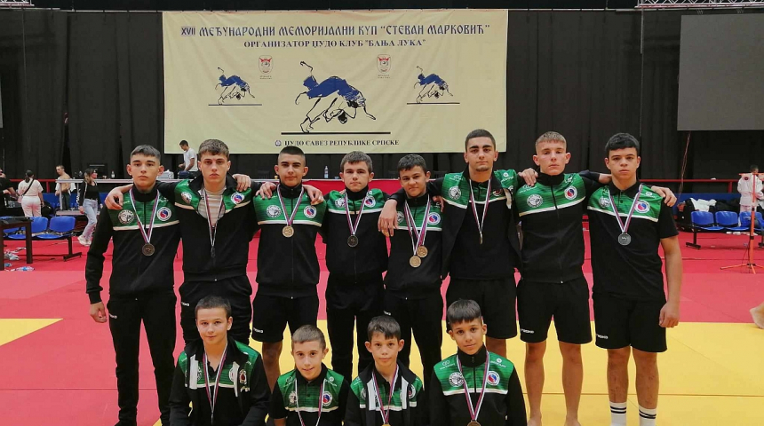 Дванайсет медала от международен турнир си отвоюваха севлиевските джудисти