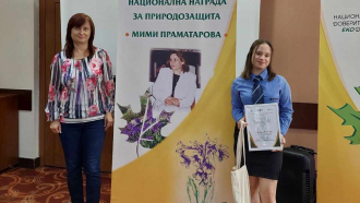 Хюлия Моллова получи грамота и плакет за участието си в национален литературен конкурс