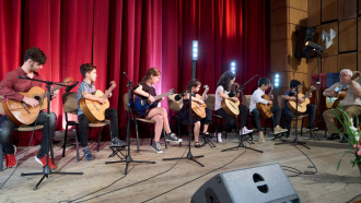 Школата по китара и тамбура организира безплатен Великденски концерт