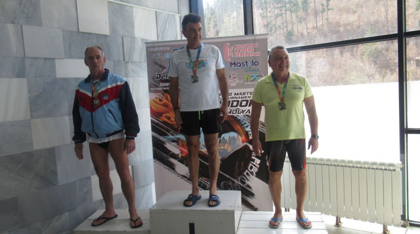 Пет медала от турнир по плуване за ветерани донесоха двама севлиевски плувци