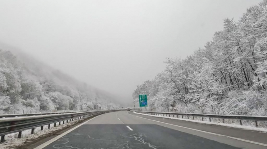 Шофьорите, които пътуват към Южна България, да са подготвени за пътуване при зимни условия, предупреждава АПИ