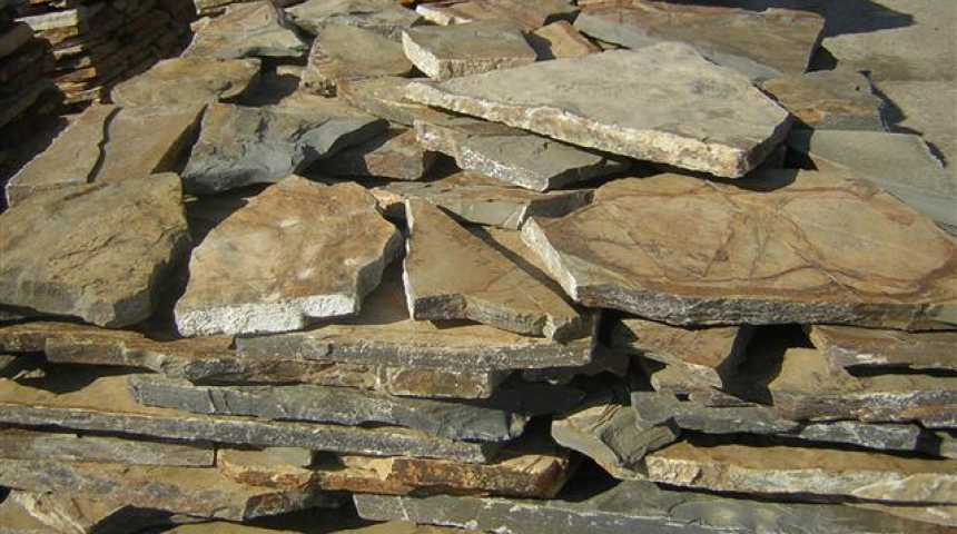 Открадната 120 кв. м каменни плочи от частен имот в Шумата
