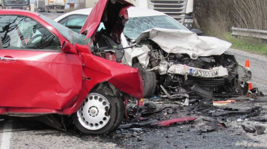 Севлиевска кола е предизвикала катастрофа на пътя Русе-Бяла