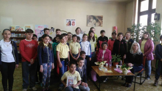 Ваня Георгиева и Венета Йонкова четоха стихове с деца