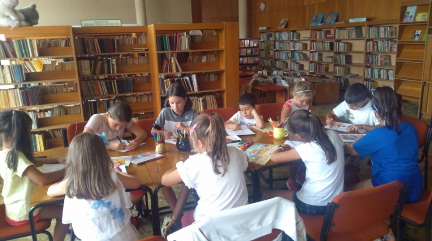 От Библиотеката канят децата във ваканция при тях