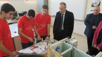 Ученици лично показаха свои разработки на министър Вълчев