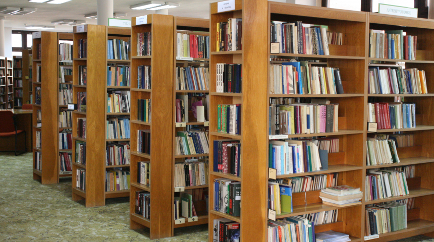 Библиотеката отваря, върнатите книги под карантина за 72 часа