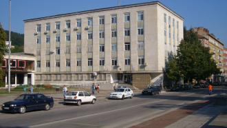 Осъдиха условно шеф на ДКЦ в Севлиево, жена му и дъщеря му