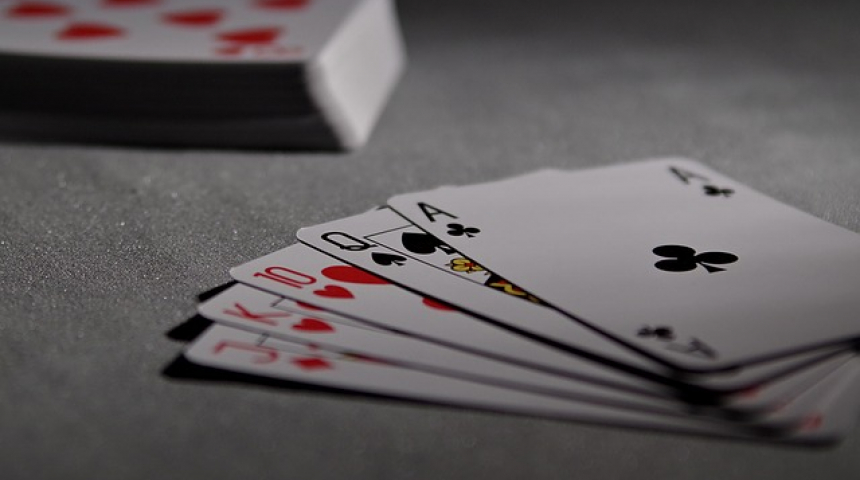 Каква е разликата между покер и видео покер?