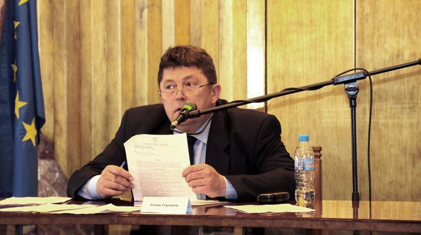 Председателят на Общинския съвет в Дряново е отстранен от длъжно