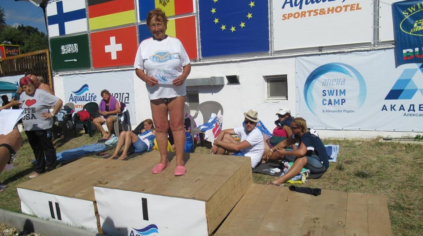 За злато плува 76-годишната Стефанка Стефанова в турнир за ветер