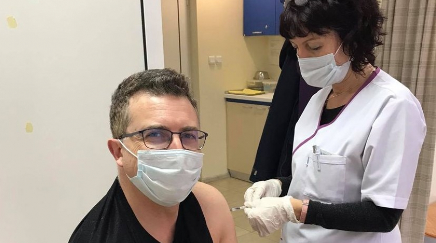 Д-р Огнян Пешков е първият ваксиниран срещу Ковид в "Актаме