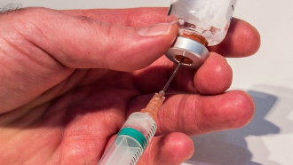 През февруари започва ваксинирането на учителите от област Габро